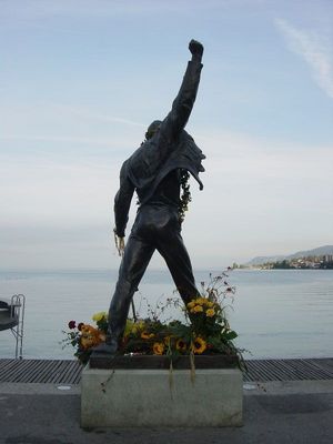 Paminklas garsiajam atlikėjui Freddie Mercury Šveicarijoje