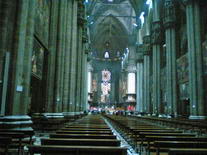 Duomo katedros viduje. Milanas, Italija