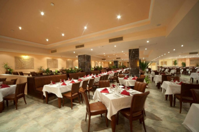 AMC ROYAL RESORT 5*