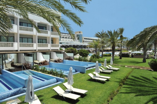 10-ATHENA-BEACH-HOTEL-JUNIOR-SUITES-WITH-PRIVATE-POOL-5-768x511