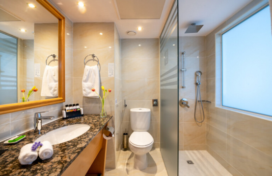 40-ATHENA-BEACH-HOTEL-CLASSIC-ROOM-BATHROOM-WITH-SHOWER-scaled-768x499