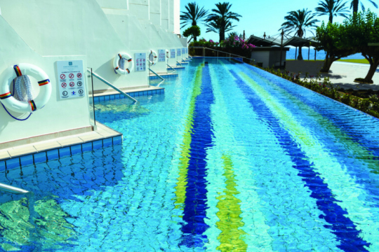 44-ATHENA-BEACH-HOTEL-SUPERIOR-SWIM-UP-ROOM-COMMUNAL-POOL-scaled-768x512