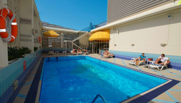 holiday-inn-abu-dabis-1