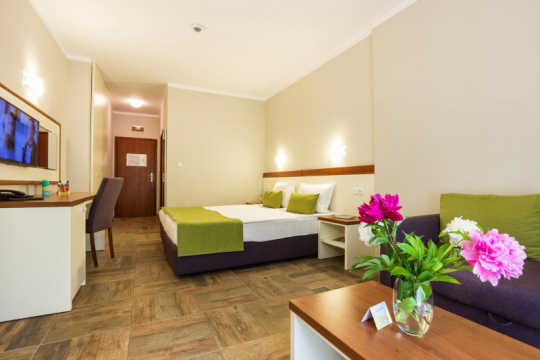 Ljuljak Hotel  3*