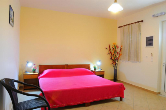 Nikos 2 Studios &amp; Apartments