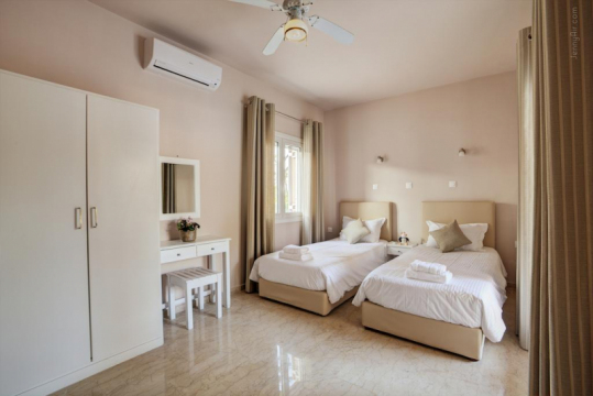 Paradise Village 3*