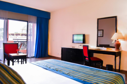 Parrotel Aqua Park Resort 4*