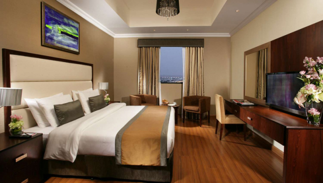 Ramada Hotel &amp; Suites Ajman 4*