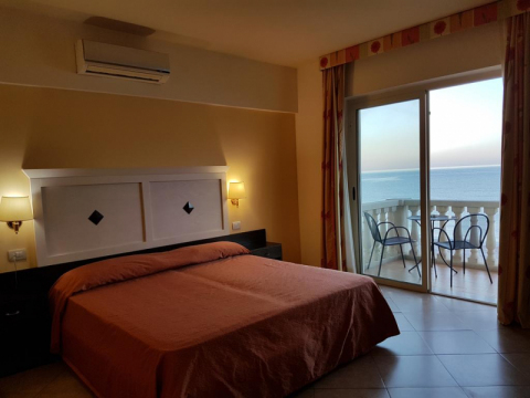 SAN VINCENZO  4*