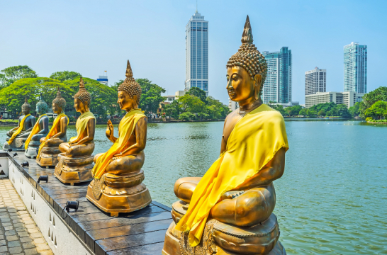 shutterstock_689355364_Buddha, Colombo, Sri Lanka.