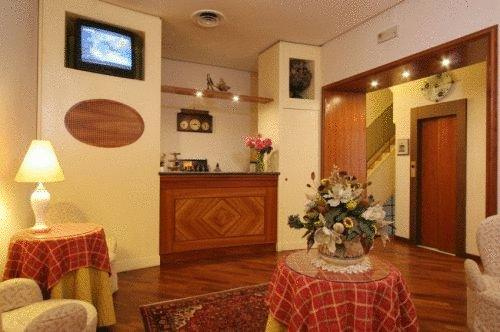 Suit Esedra Napoli 4*