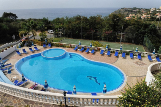 VILLAGGIO PINETA PETTO BIANCO 4*