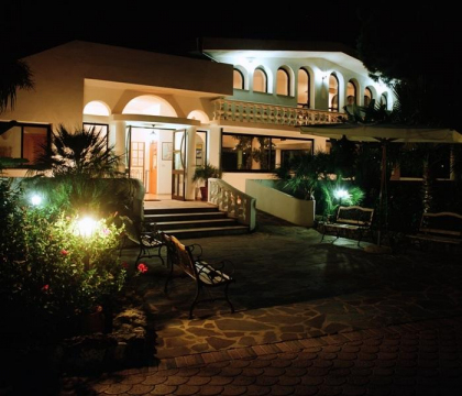 VILLAGGIO PINETA PETTO BIANCO 4*